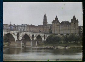 Image représentant Le pont Vieux, le musée Ingres et au fond l'église Saint-Jacques