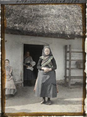 Image représentant Habitantes de Rákospalota, village des environs de Budapest