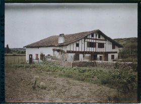 Image représentant France, Bas Cambo, Dans le Village : Grande ferme