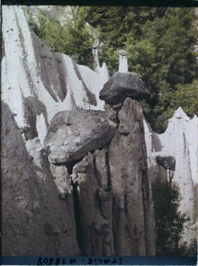 Image représentant Les Pyramides de terre (ou Cheminées de Fées) de Renon