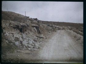 Image représentant France, Haudromont, La route de Douaumont venant des Carrières d'Haudremont