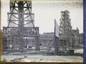 Image représentant Construction de bâtiments pour l'Exposition coloniale internationale à Vincennes