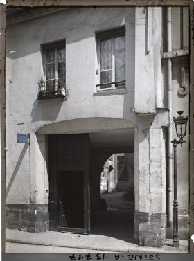 Image représentant Entrée d'une cour au 22 rue Chanoinesse