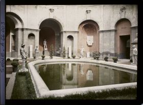 Image représentant L'Exposition Coloniale Internationale de 1931, la cour du palais de l'Italie