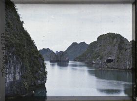 Image représentant Vue sur le Cirque de la Surprise après le passage d'un bateau à vapeur