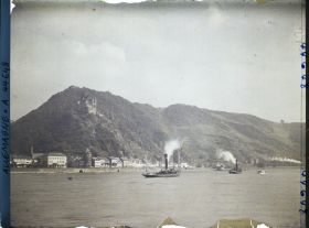 Image représentant Allemagne, Caub, Navires remontant le Rhin devant St Goarhausen