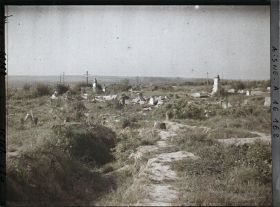Image représentant France, Env- de St Quentin, Tranchées dans le Cimetière de Wat sur la route de Ham