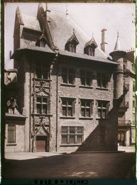 Image représentant La maison consulaire, vue prise rue de la Coste