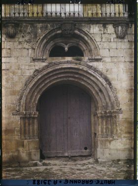 Image représentant France, St Martory, Cloître de Bonnefont Le porche seul