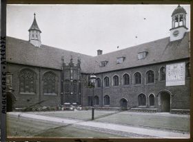 Image représentant Cour d'une université ?