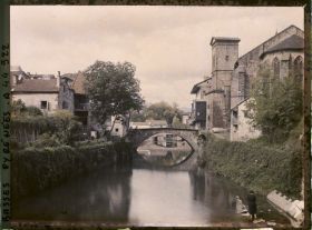 Image représentant France, St Jean Pied de Port, L'Eglise et le Pont