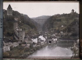 Image représentant Le quartier de l'Auge et la Sarine depuis le Grand-Pont suspendu