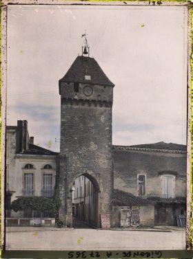 Image représentant France, St Macaire, Tour de l'Horloge