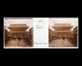 Image représentant La rue Nakamise-dori qui mène au temple Senjo-ji, dans le parc d'Asakusa