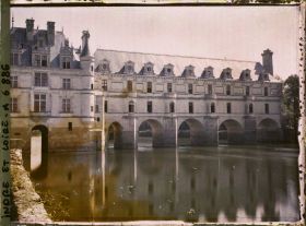 Image représentant La façade ouest du château sur le Cher