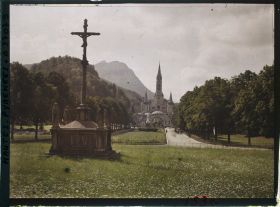 Image représentant France, Lourdes, Esplanade des Processions
