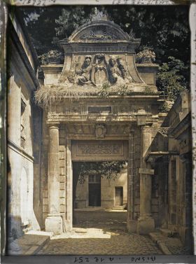 Image représentant Porte monumentale du collège du XVIIe siècle