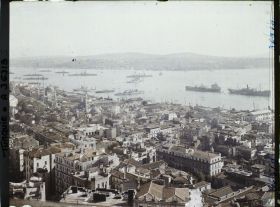 Image représentant Panorama sur le bas de la Corne d'Or et l'entrée du Bosphore pris de la tour de Galata (rive gauche, nord)