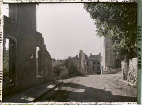 Image représentant France, Verdun, Un Coin de la Place de la Madeleine