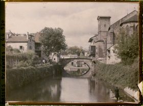 Image représentant France, St Jean Pied de Port, L'Eglise et le Pont