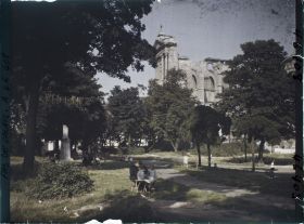 Image représentant France, Arras, Jardin de l'Evêché et Cathédrale