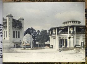 Image représentant L'Exposition des arts décoratifs, La tour de Bourgogne, le Pavillon des Diamantaires et le Pavillon des Grands Magasins du Louvre - Studium Louvre