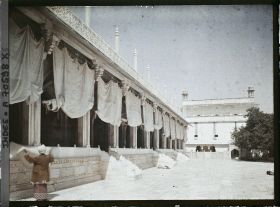 Image représentant La façade de la mosquée dans le dargâh Sharif