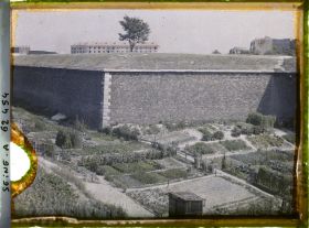 Image représentant Les jardins ouvriers dans les fossés des fortifications à la porte de Saint-Ouen