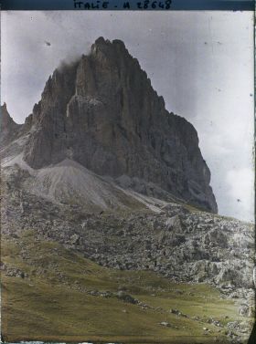 Image représentant Le Langkofel ou Sassolungo (littéralement la "longue pierre", 3181 m)