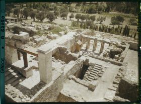 Image représentant Dans l'aile orientale du Palais Megarons (appartements du Roi et de la Reine)