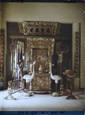 Image représentant L'Exposition Coloniale Internationale de 1931, l'autel du génie du village dans le pavillon de la Cochinchine