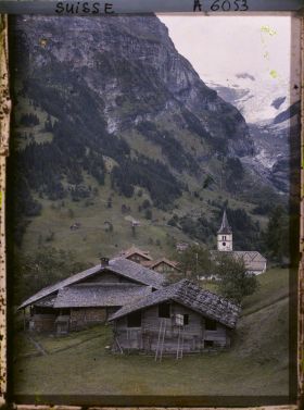 Image représentant L'église de Grindelwald devant le Wetterhorn et le glacier de Grindelwald
