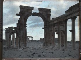 Image représentant L'arc monumental au coucher du soleil