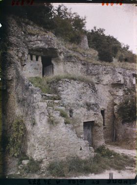 Image représentant Escalier et terrasse d'une maison troglodyte