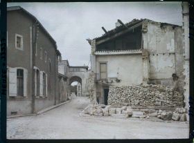 Image représentant France, Verdun, La Rue Porte Châtel et la Porte Châtel