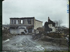 Image représentant Turquie, Ouchak, Grand magasin incendié