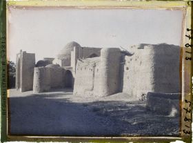 Image représentant Vers le mausolée du sultan Abdour Razzak (XVIe s.)