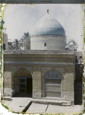 Image représentant Le tombeau supposé d'Esdras ou Ezra, grand prêtre juif à la cour de Perse, au Ve siècle avant J.-C.