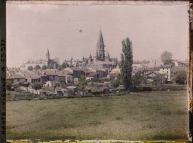 Image représentant Vue de la ville avec la collégiale Saint-Pierre