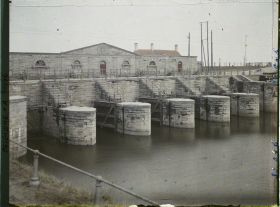 Image représentant Belgique, Zeebrugge, Ecluses du Canal de dérivation de la Lys