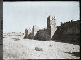 Image représentant Les remparts près de la porte de la nécropole de Chella