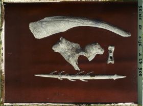 Image représentant France, St Germain-en-Laye, Musée : Laugerire Basse-Chasseur d'Auroch-53819-Sifflet 8155. Baton de Commt à tête de Bison 53765 harpon 8154.