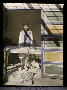 Image représentant L'Exposition Coloniale Internationale de 1931, marchands de cuivres marocains