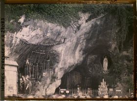 Image représentant France, Lourdes, La Grotte