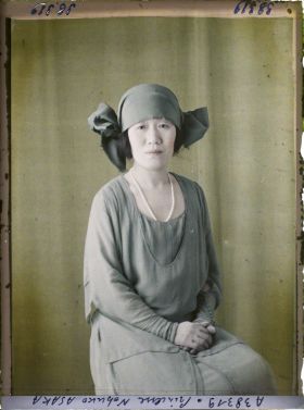 Image représentant La princesse  https://musee-albert-kahn.s-museum.fr/home/NWQ2OTAwYzNmYjZlZTk1ZWQwODJmMjY4L2dlbmVyaWMtbm90aWNlLXRhYi9hdXRob3JpdHkvNjE3YTc5ZjVjZjhiODk2OGIzMzM3ZDIx/5d6900c3fb6ee95ed082f268/generic-notice-tab/authority/617a79eacf8b8968b3336521 Nobuko Asaka