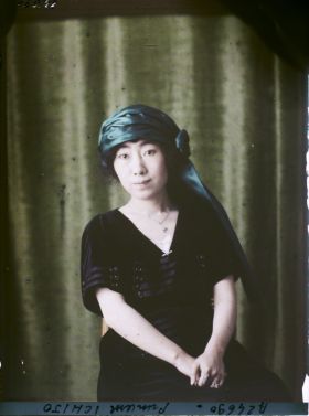 Image représentant https://musee-albert-kahn.s-museum.fr/home/NWQ2OTAwYzNmYjZlZTk1ZWQwODJmMjY4L2dlbmVyaWMtbm90aWNlLXRhYi9hdXRob3JpdHkvNjE3YTc5ZjVjZjhiODk2OGIzMzM3ZDIx/5d6900c3fb6ee95ed082f268/generic-notice-tab/authority/617a79ebcf8b8968b3336f93 La Princesse Ichijo