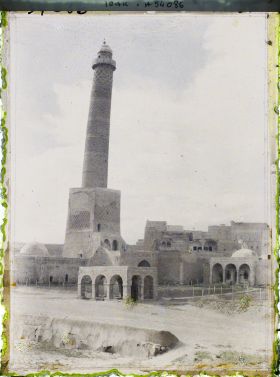 Image représentant Le minaret Al-Hadba de la grande mosquée omeyyade, à côté de la Grande Mosquée d'Al-Nouri