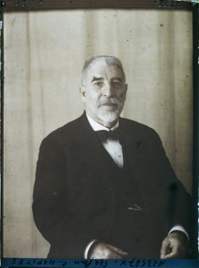 Image représentant Monsieur  https://musee-albert-kahn.s-museum.fr/home/NWQ2OTAwYzNmYjZlZTk1ZWQwODJmMjY4L2dlbmVyaWMtbm90aWNlLXRhYi9hdXRob3JpdHkvNjE3YTc5ZjVjZjhiODk2OGIzMzM3ZDIx/5d6900c3fb6ee95ed082f268/generic-notice-tab/authority/617a79ebcf8b8968b3336ef4 Stefan C. Hepites