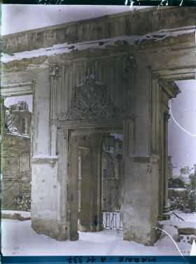 Image représentant Entrée de la salle des Rois en ruine, ancien archevêché (palais du Tau)