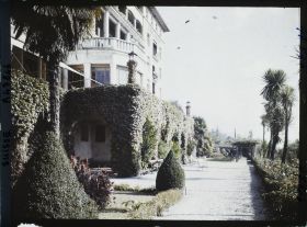 Image représentant Accords de Locarno, Accords de Locarno, la terrasse de l'Hôtel Esplanade où réside la délégation allemande
